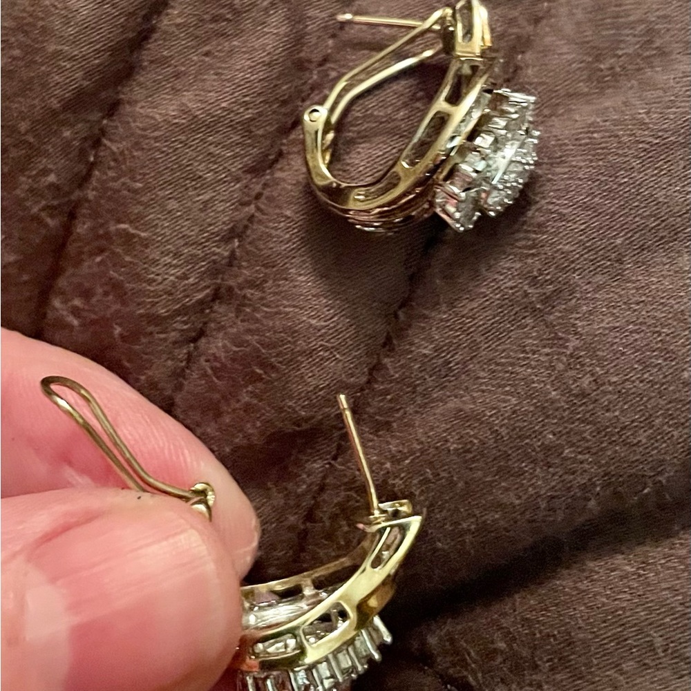 Stunning genuine diamonds set in solid 10 carat yellow gold earrings. - Picture 5 of 10